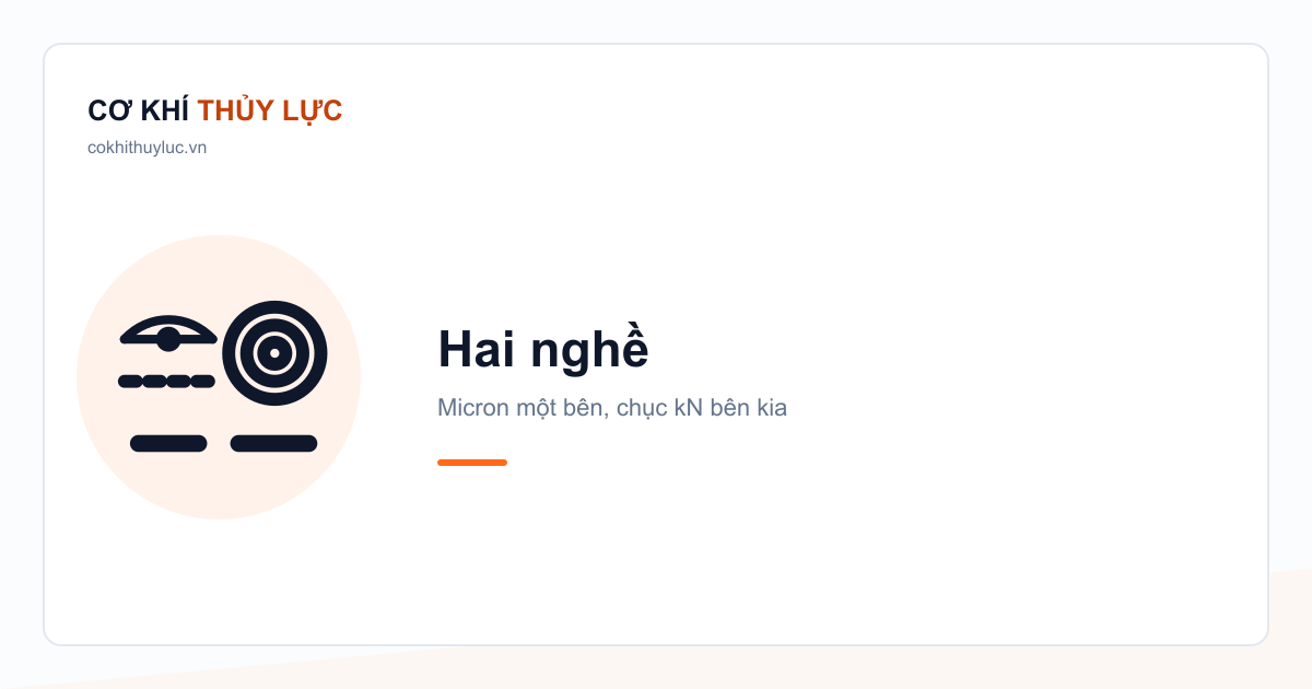 Một bên là cáp kim loại nhiều lớp giáp, một bên là sợi quang đo bằng micron